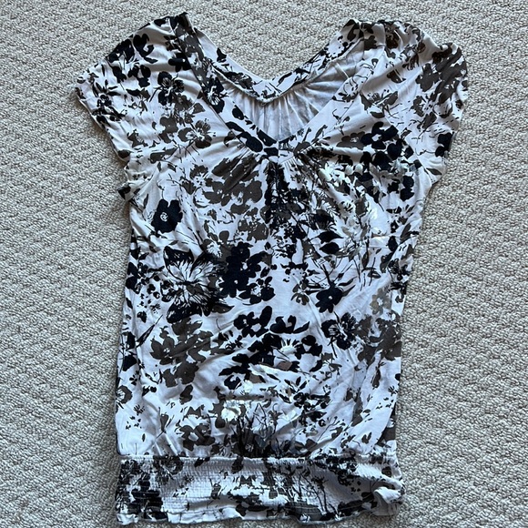 Ricki’s V-neck t-shirt, size XS - Picture 1 of 2